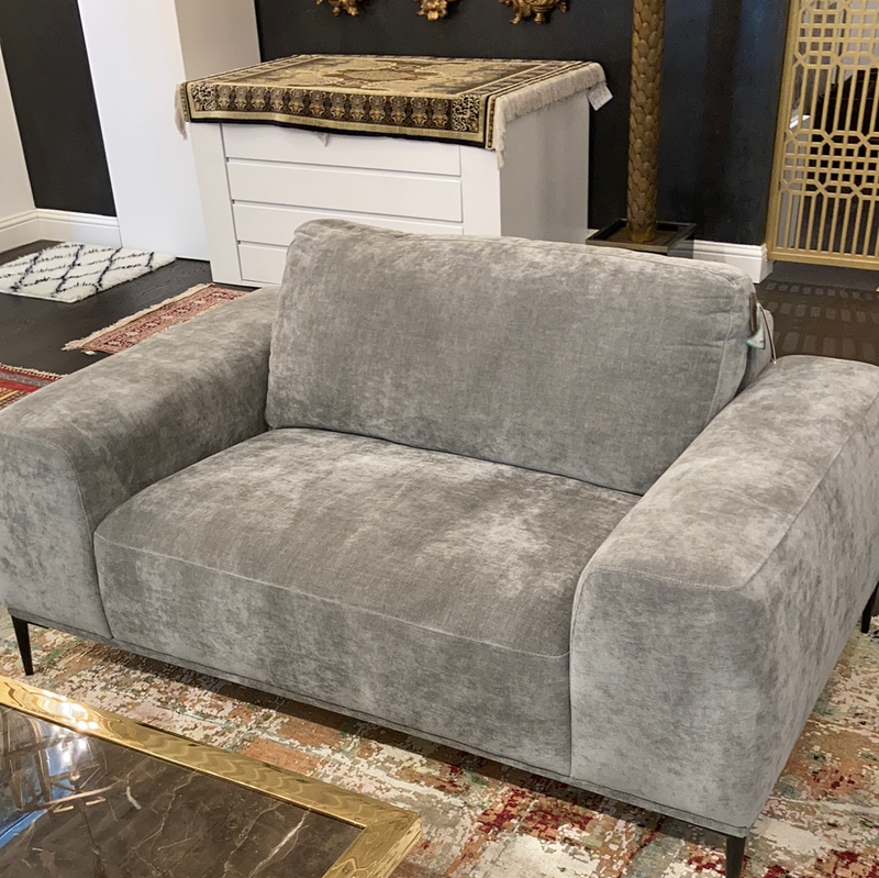 112021 Grey Loveseat